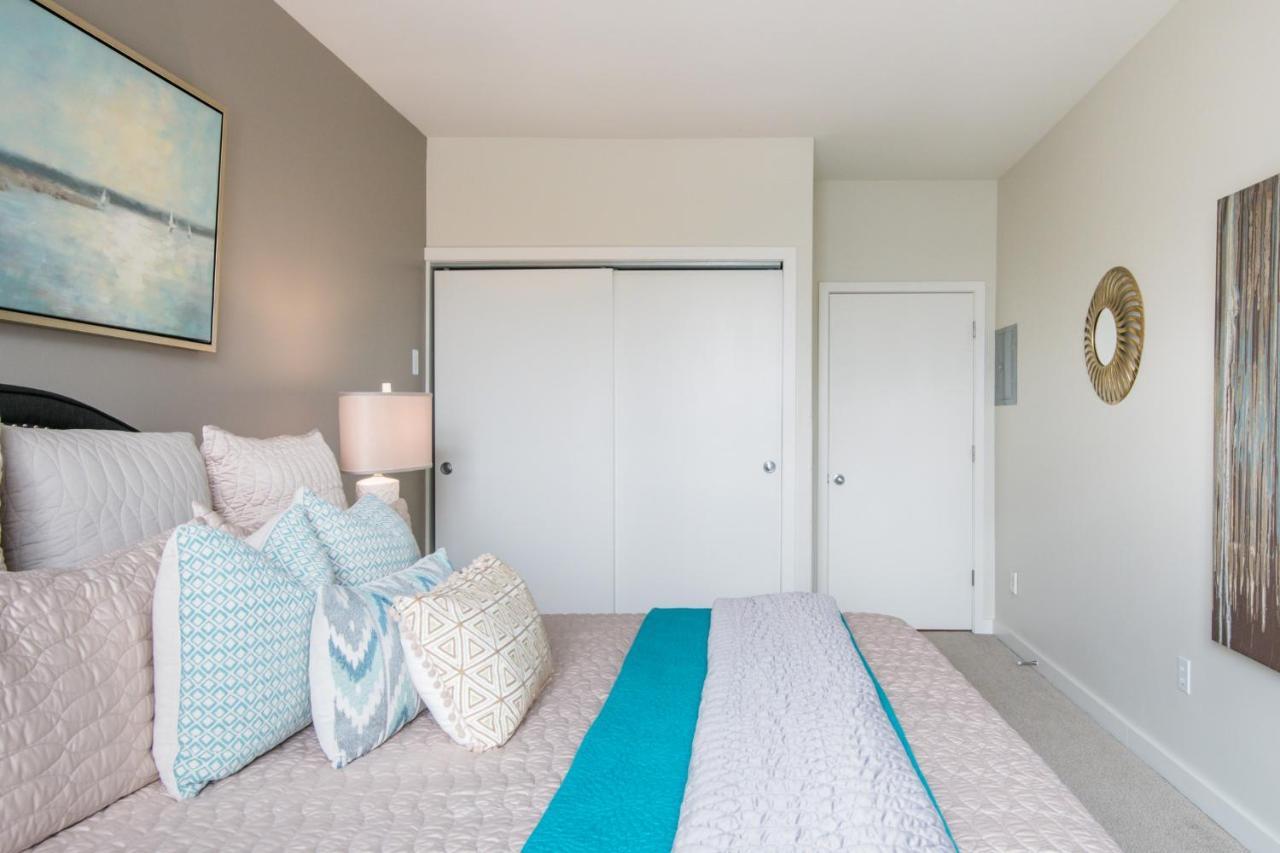 City Water View Oasis With Pool & Gym Near Cruise In Heart Of Seattle Eksteriør billede