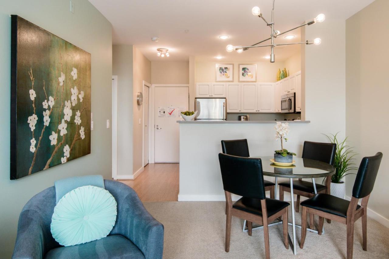 City Water View Oasis With Pool & Gym Near Cruise In Heart Of Seattle Eksteriør billede