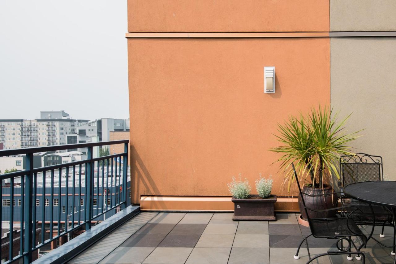City Water View Oasis With Pool & Gym Near Cruise In Heart Of Seattle Eksteriør billede