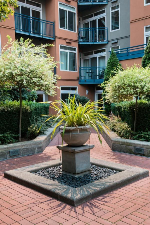 City Water View Oasis With Pool & Gym Near Cruise In Heart Of Seattle Eksteriør billede