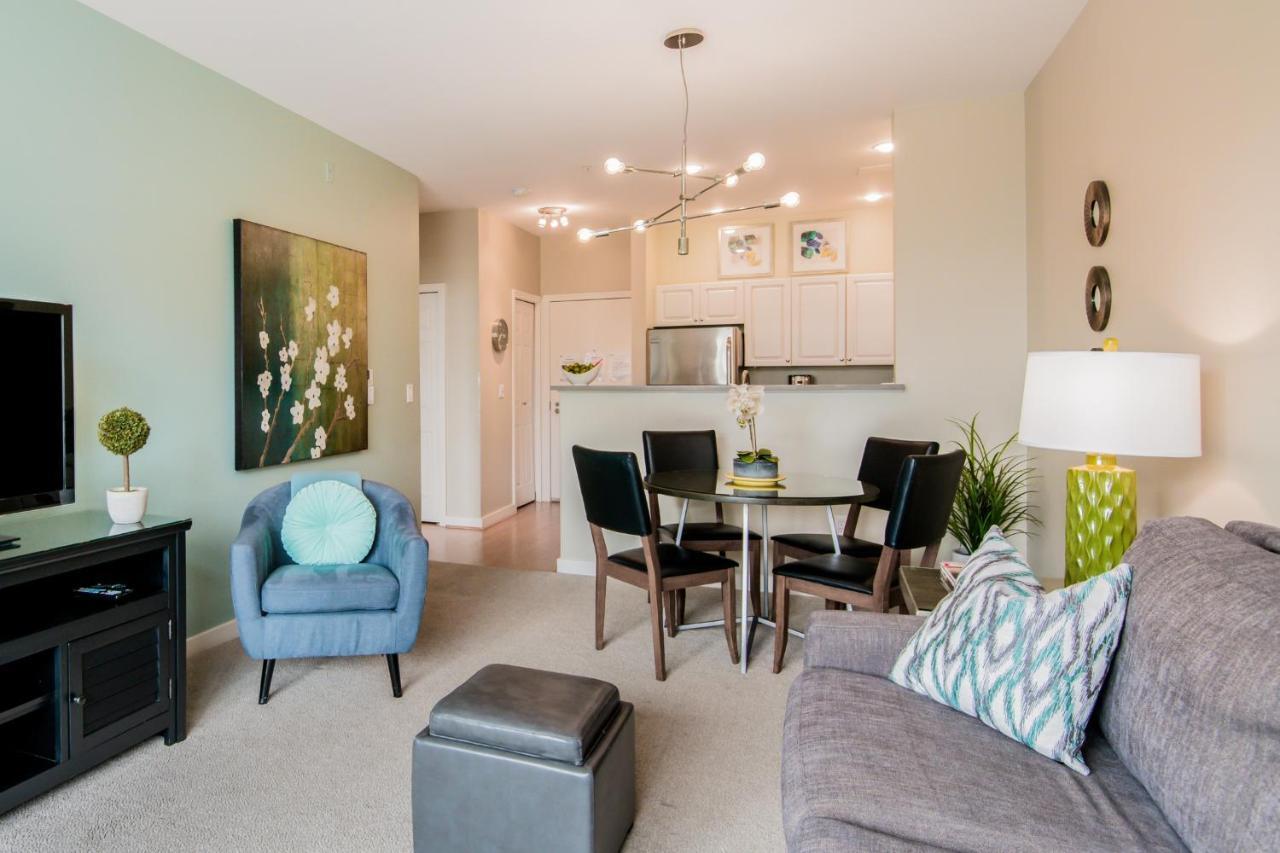 City Water View Oasis With Pool & Gym Near Cruise In Heart Of Seattle Eksteriør billede