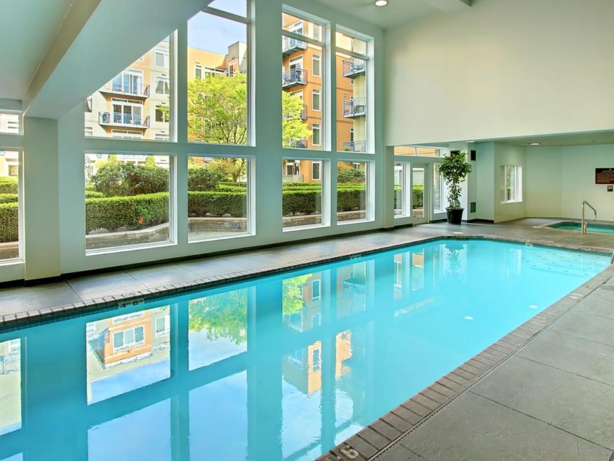 City Water View Oasis With Pool & Gym Near Cruise In Heart Of Seattle Eksteriør billede