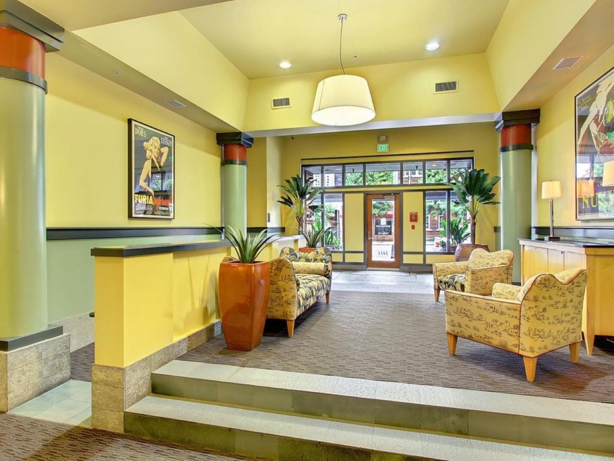 City Water View Oasis With Pool & Gym Near Cruise In Heart Of Seattle Eksteriør billede